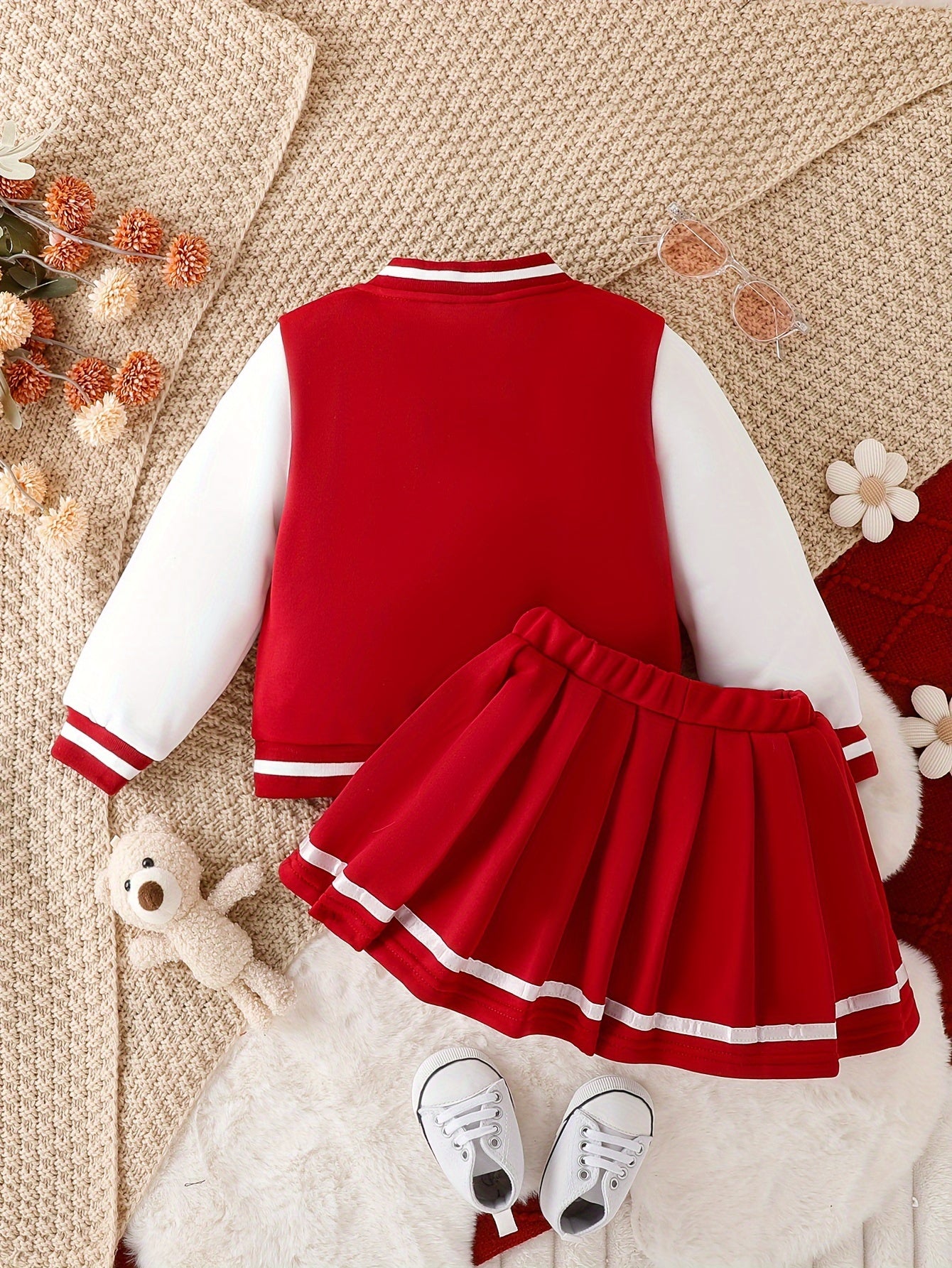 Ensemble 2 pièces fille style preppy – Veste type baseball + jupe plissée "BABY GIRL"