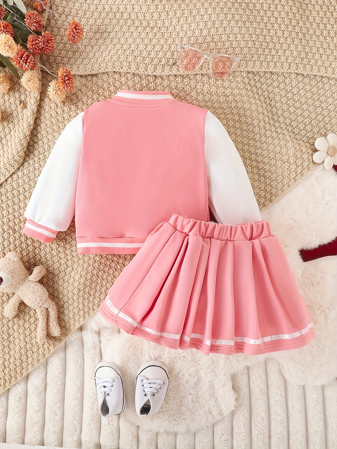 Ensemble 2 pièces fille style preppy – Veste type baseball + jupe plissée "BABY GIRL"