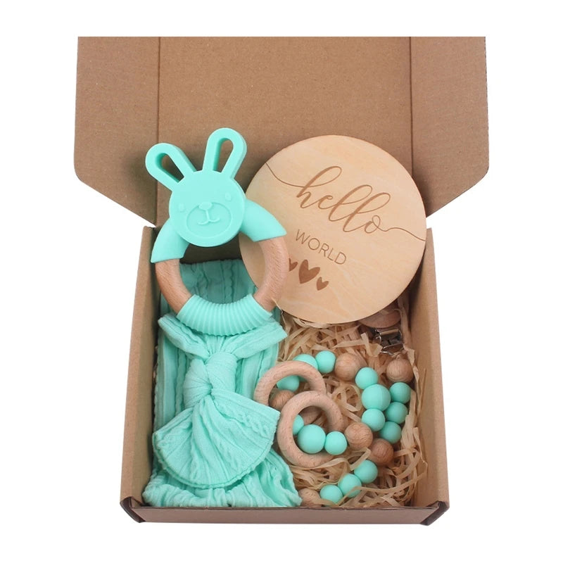 Coffret cadeau naissance : serviette, bavoirs, couverture, hochets & accessoires bébé