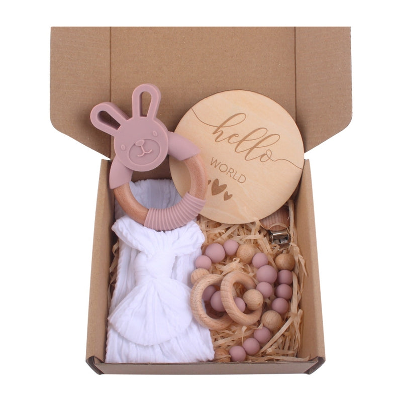 Coffret cadeau naissance : serviette, bavoirs, couverture, hochets & accessoires bébé