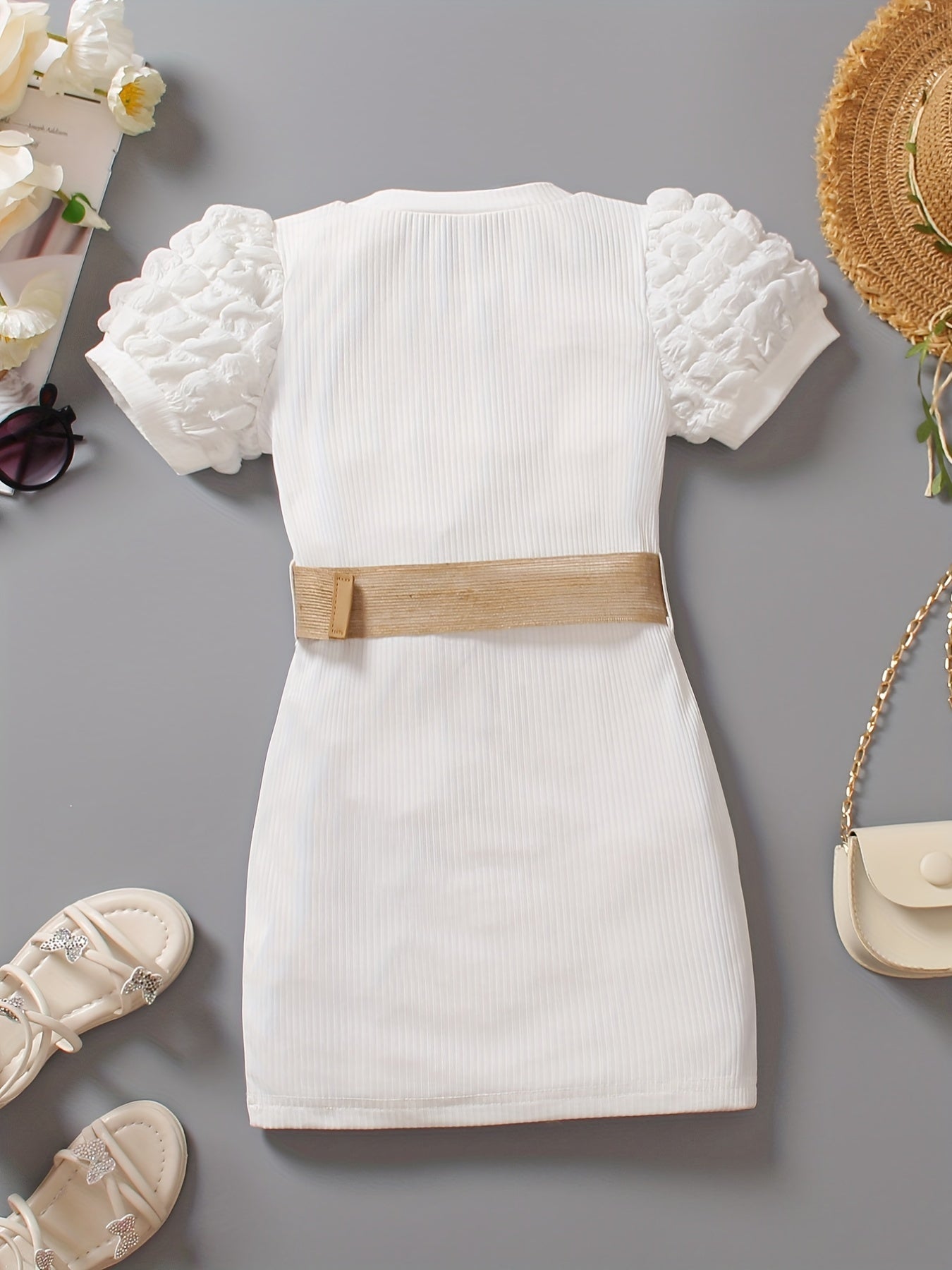 Robe été fille – Robe ceinturée en maille côtelée à manches bouffantes