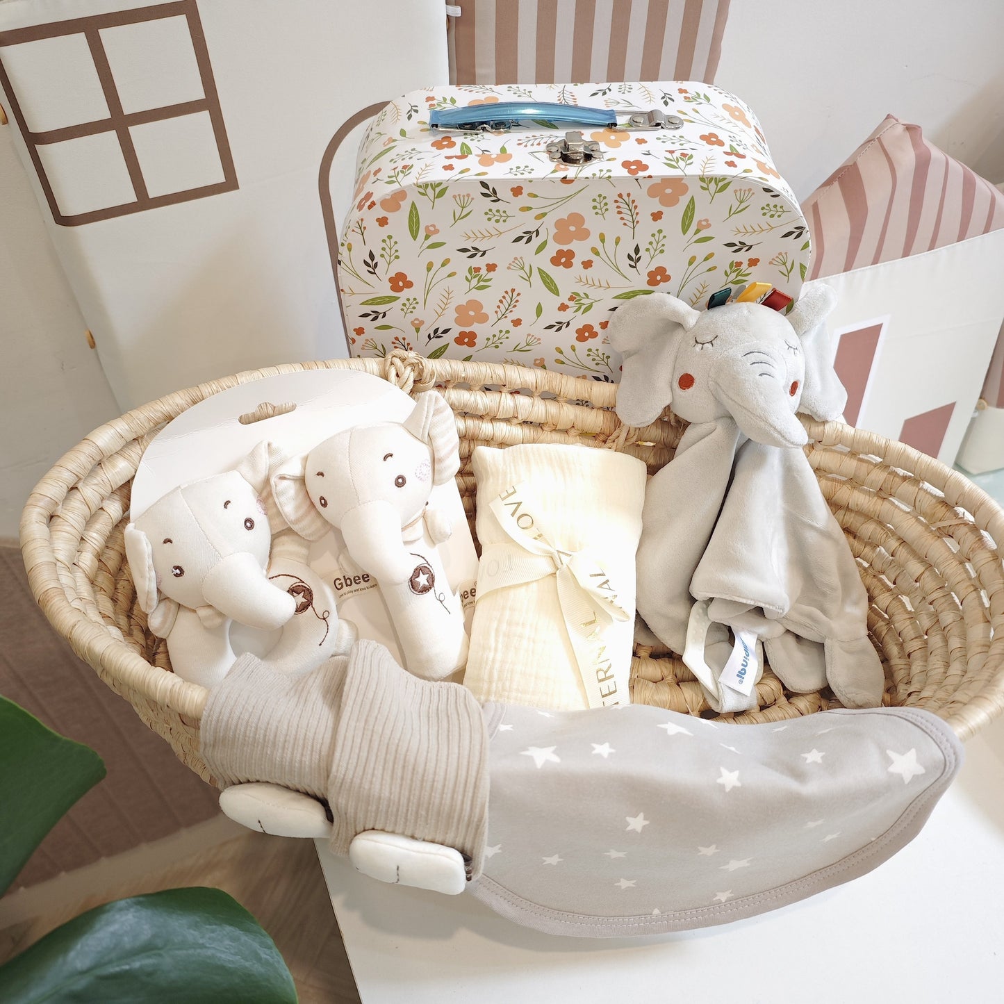Coffret cadeau naissance 5 pièces – Mixte fille/garçon avec couverture, doudou éléphant et accessoires