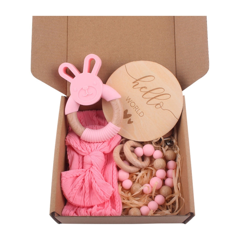 Coffret cadeau naissance : serviette, bavoirs, couverture, hochets & accessoires bébé