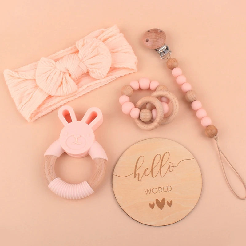 Coffret cadeau naissance : serviette, bavoirs, couverture, hochets & accessoires bébé
