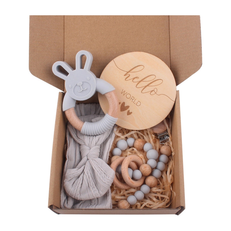 Coffret cadeau naissance : serviette, bavoirs, couverture, hochets & accessoires bébé