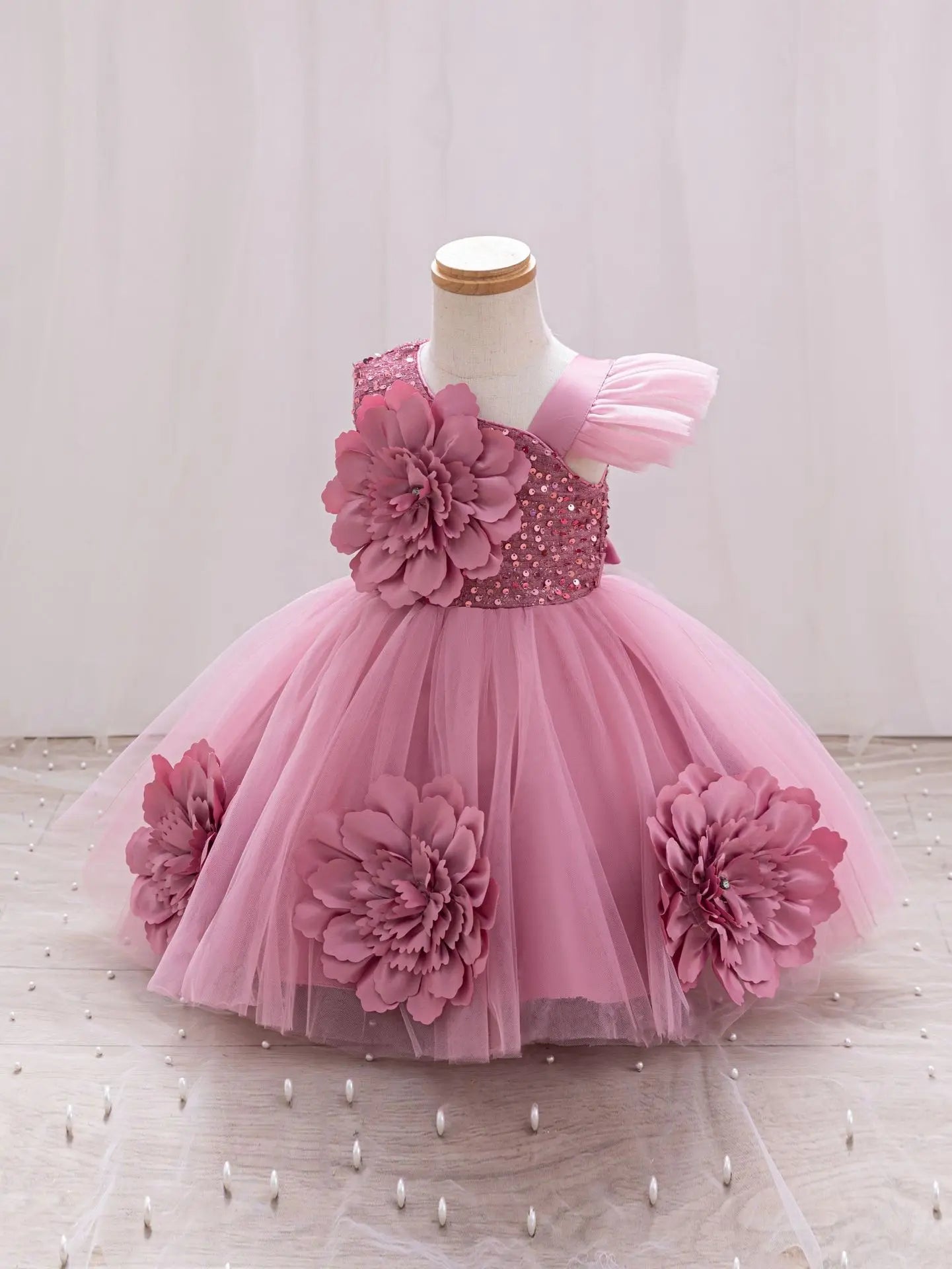 Robe rose avec fleur