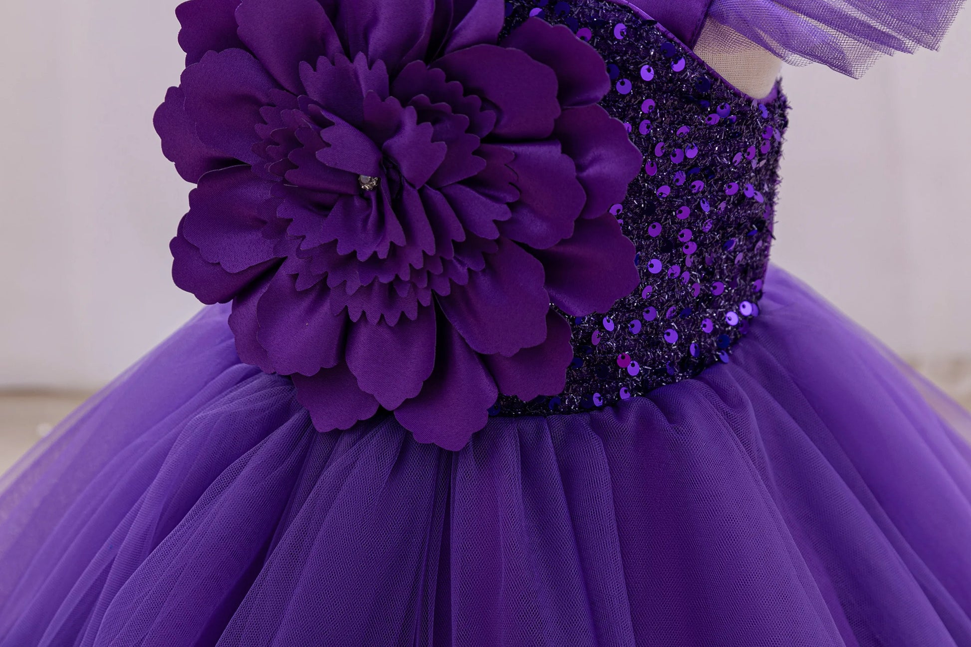 robe violet avec fleur 3D